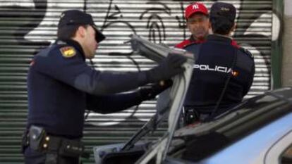 Registros policiales en Tetuán tras los altercados de 2016.