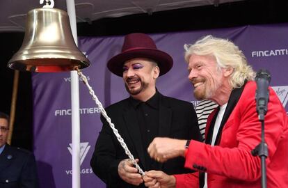 Richard Branson y el cantante Boy George, en la fiesta celebrada en el astillero Fincantieri en Génova (Italia).