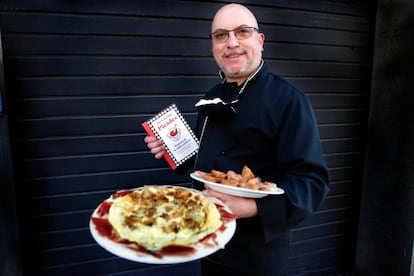 <B>XAVIER ASENSIO</B> (55 ANYS), cuiner i propietari de 'La Ginesa' a Terrassa. Llibre: 'Picades. El secret de la cuina catalana de Ramon Parellada'. "Em va semblar interessant per les receptes i l'acabat de molts plats de la nostra terra".