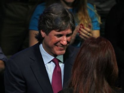 El ministro Boudou abraza a Fernández, en un acto del 19 de octubre.