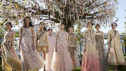 Colección primavera-verano 2017 de alta costura de Dior que la directora creativa, Maria Grazia Chiuri, presentó el 19 de abril en la terraza de la nueva 'boutique' de la firma en el distrito de Ginza en Tokio. 