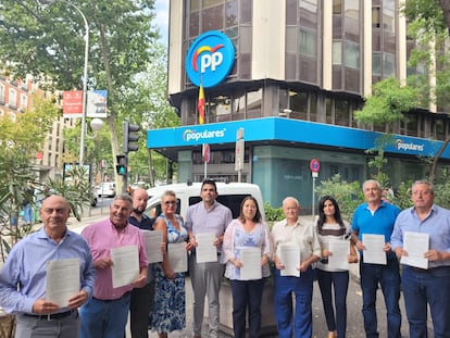 Una decena de los afiliados riojanos que protestó en agosto ante Génova.