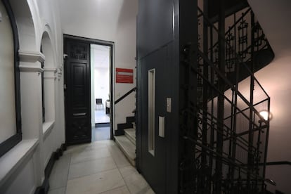Entrada al juzgado 101 bis de Madrid, en la segunda planta de un edificio de principios del siglo XX de la Gran Vía.