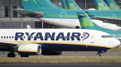 Un avión de Ryanair en el aeropuerto de Dublín