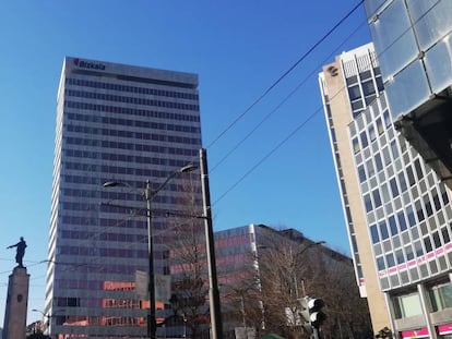 El edificio tiene 28 plantas.