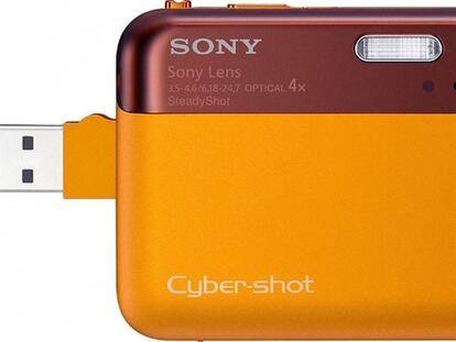 Cámara J10 con enchufe USB.