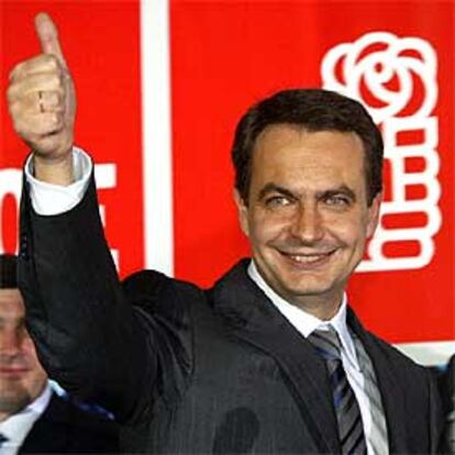 Zapatero celebra el triunfo de esta noche en la sede socialista.