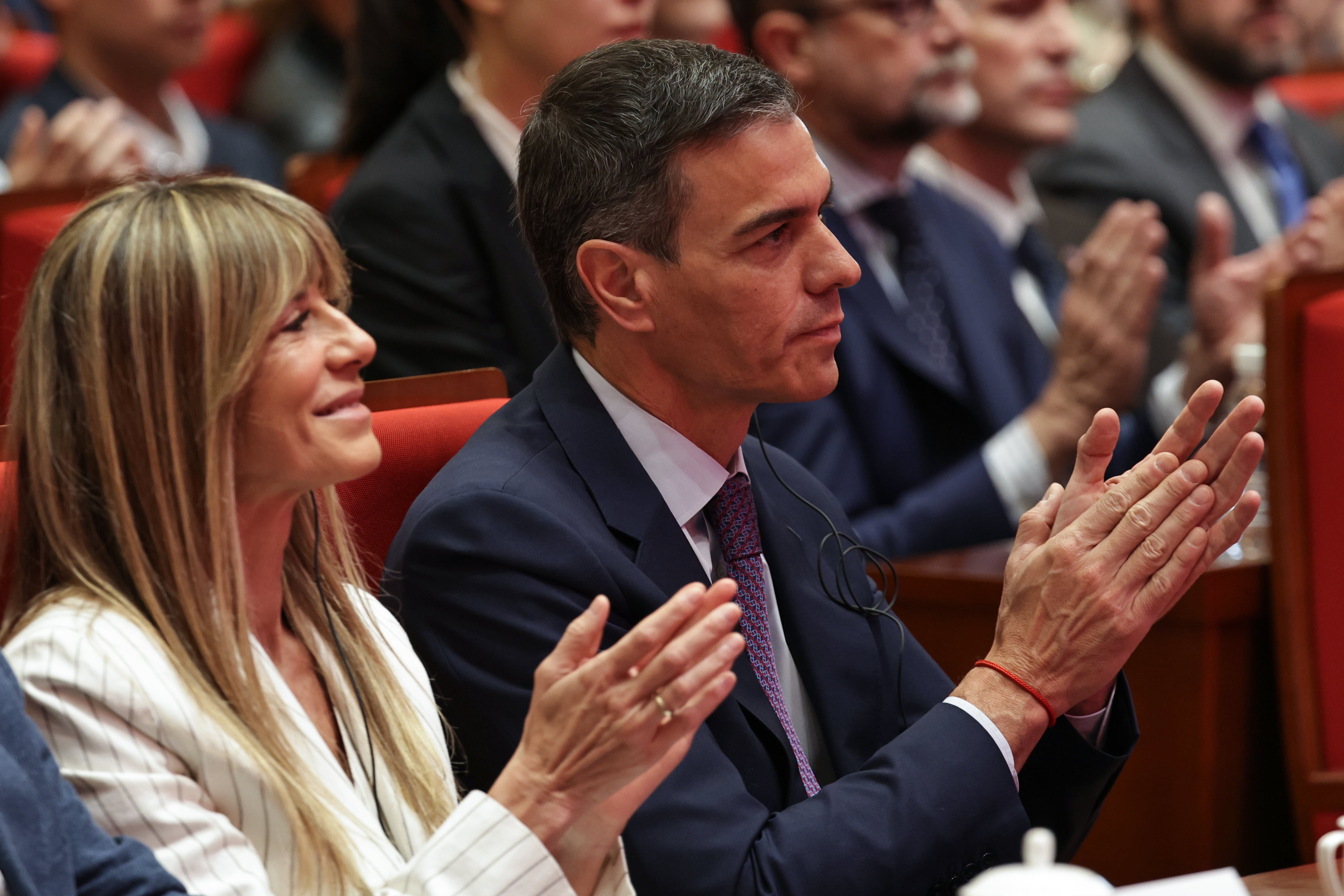 El juez Peinado procesa a Begoña Gómez por cuatro delitos, incluidos malversación y tráfico de influencias