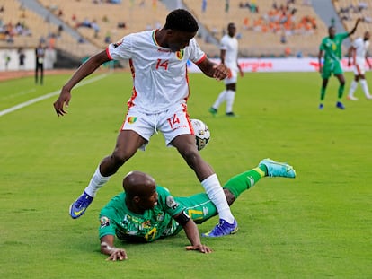 Ilaix Moriba en el partido de Zimbabue contra Guinea de la Copa de África.