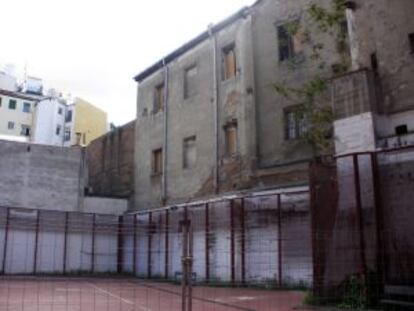 Vallado del patio del instituto San Isidro, el pasado viernes.