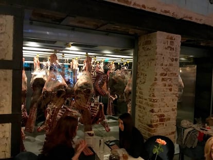 CÁMARAS DE MADURACIÓN A LA VISTA, CONTIGUAS AL COMEDOR / CAPEL