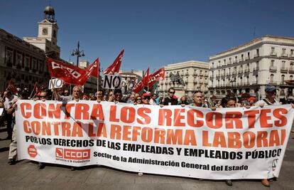 Varios cientos de funcionarios se han concentrado hoy en la Puerta del Sol