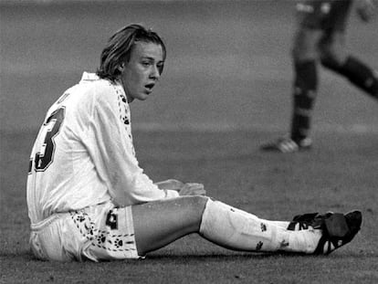 Guti, en el suelo durante  un partido de Copa contra el Valladolid en su segunda temporada en el Madrid (1997).