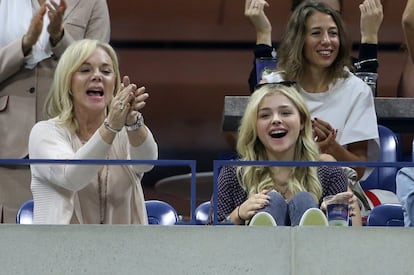 NEW YORK, NY - SEPTEMBER 5: Chloe Grace Moretz and her mother Teri Duke Moretz (left) attend day six of the 2015 US Open at USTA Billie Jean King National Tennis Center on September 5, 2015 in New York City. (Photo by Jean Catuffe/GC Images)