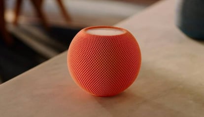 HomePod mini de color naranja