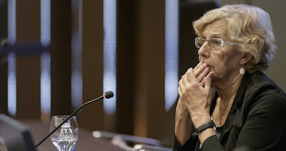 Manuela Carmena en el pleno municipal.