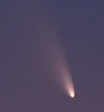 El cometa C/2011 L4 PANSTARRS fotografiado desde Mount Dale, en Australia. 