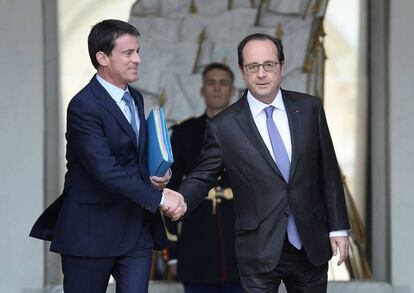 El primer ministro franc&eacute;s Manuel Valls (izquierda) y el presidente Fran&ccedil;ois Hollande