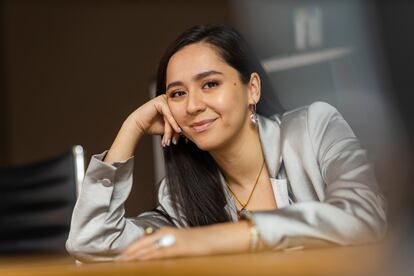 La cantante Manizha, que representa a Rusia en el festival de Eurovisión, en un estudio de grabación de Moscú, el pasado 2 de abril.