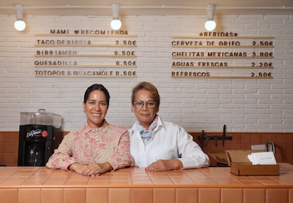 Gabriela Vázquez y Patricia Villanueva, hija y madre, propietarias del restaurante Mami Tacos.