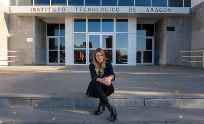 Esther Borao, en la puerta del Instituto Tecnológico de Aragón, del que es directora.