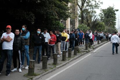 Electores en el puesto de votación de Corferias, occidente de Bogotá.
