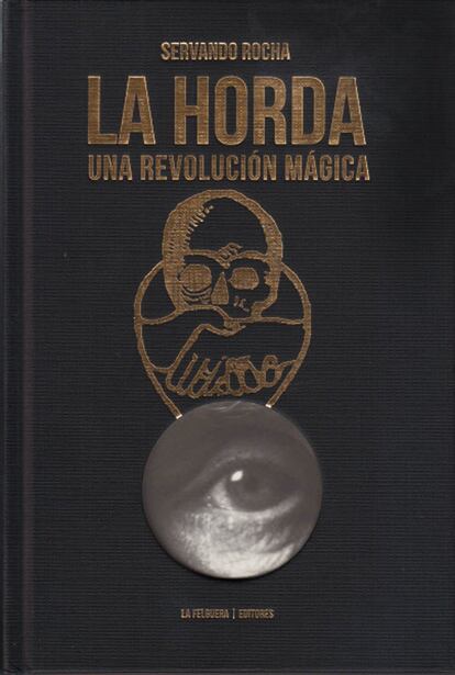 "No tengo libro favorito pero el último que me ha flipado es La Horda. Una revolución mágica, de Servando Rocha (La Felguera). Me lo regaló su autor con el de Fuera la ley, que también lo quería, pero es que cuestan 25 pavos estos libros... La gente me regala libros, también los fans. Me deben ver como a un intelectual. También me regalan droga, pero la devuelvo... Este libro habla de un manuscrito encontrado en los 80 en un piso quemado de Londres y la lucha de sociedades secretas en la sombra. Está muy guapo, la verdad. Está curioso. Ahora estoy con A los pies del caballo (Txalaparta), sobre el uso de la droga como arma de Estado a nivel global y más concretamente en el País Vasco. Me está flipando. Solo leo los martes en el metro de camino al estudio porque con los críos y demás no tengo tiempo, pero me encanta leer. Y la novela histórica, como la de Santiago Posteguillo". Por El Coleta, titán del rap quinqui
