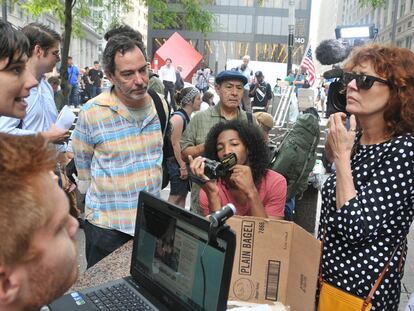 Susan Sarandon visita a los indignados de Zucotti Park, en Nueva York, a finales de septiembre.