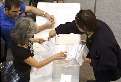 Correos entregará los votos el domingo en las mesas electorales.