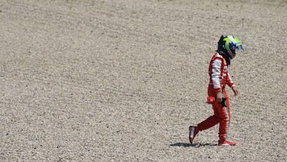 Massa abandona a pie el circuito tras pararse su Ferrari.