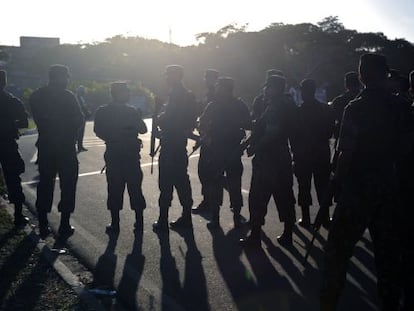 Militares que reemplazan a polic&iacute;as en Salvador de Bah&iacute;a (Brasil).