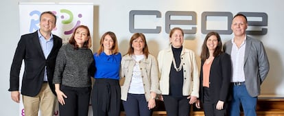 Sobre estas líneas, de izquierda a derecha, Gabriel Martín, director de diseño en Accenture y vicepresidente de REDI; Eva Pérez, de S&P Abogados y vicepresidenta de REDI; Marta Ríos, directora general de Adidas Iberia (empresa aliada); Carina Cabezas, presidenta de Sodexo Iberia (compañía aliada); Cecilia Boned, presidenta de BNP (grupo aliado); Marta Fernández Herraiz, codirectora de REDI, y Miguel Castro, director global de cultura en SAP y presidente de REDI.