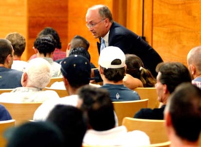 El presidente de la Audiencia de Alicante, Vicente Magro, en un curso dirigido a maltratadores.