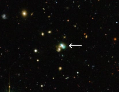 La galaxia de ‘judía verde’ J2240, en la constelación de Acuario.