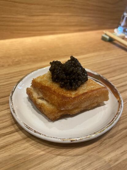 Sándwich de atún, homenaje a su madre, elaborado con pan de molde y caviar Osetra Magnus. 