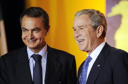 La cumbre del G-20 en Washington en 2008 dejó también la foto del encuentro entre Zapatero y Bush.