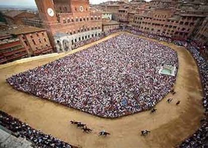 Imagen de la tradicional carrera de Caballos en la ciudad toscana.