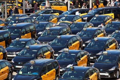 Numerosos taxistas convocados por Élite Taxi, la asociación más representativa del sector del taxi en Barcelona.