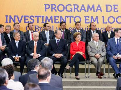 Dilma e sua equipe de Governo durante anuncio nesta ter&ccedil;a. / PR