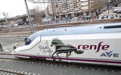 Un tren de alta velocidad en Valencia.