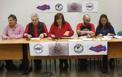Los cuatro sindicatos presentan este lunes en la sede de UGT la propuesta del fondo de indemnizaciones para trabajadores afectados por amianto.