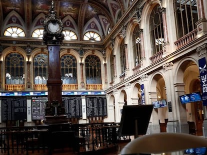 Interior del edificio de la Bolsa de Madrid.