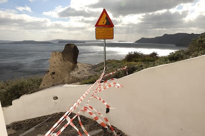 La isla griega de Santorini, después de la evacuación de residentes y turistas debido a la actividad sísmica, el 6 de febrero de 2025