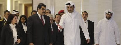 Nicol&aacute;s Maduro y el emir de Catar, Tamim bin Hamad al Zani.