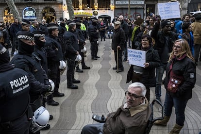 La unidad antidisturbios se retiró, el pasado domingo, de una protesta en la Rambla.