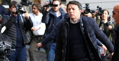Matteo Renzi llega al congreso del PD, este lunes en Roma.