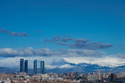 Skyline del norte de Madrid donde se ven las Cuatro Torres de Madrid, en la zona financiera de la capital española.