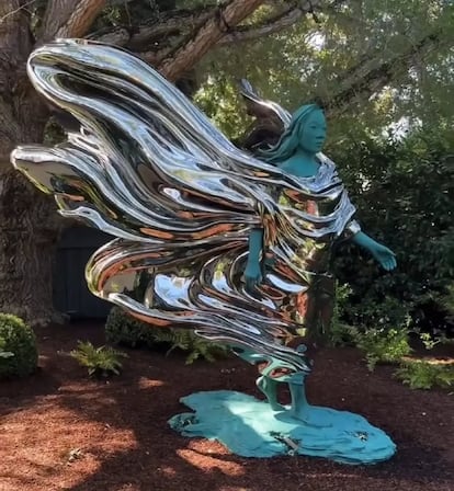 La estatua de Priscilla Zuckerberg que encargó su marido, Mark Zuckerberg.