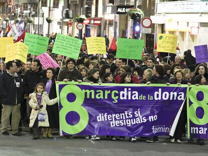 Un momento de la manifestación celebrada ayer por la tarde en Alicante.