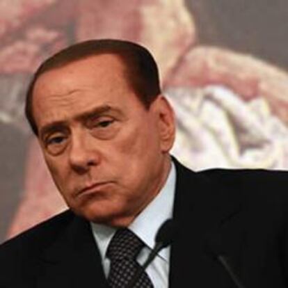 El primer ministro italiano, Silvio Berlusconi, y el ministro de Economía, Giulio Tremonti.